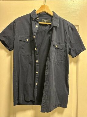 Forever 21 men’s button down shirt short sleeve